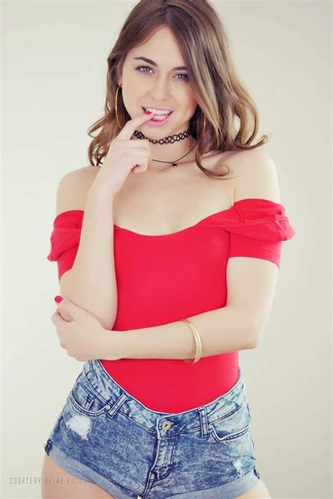 Pornhub reiley reid - Bio. American pornstar Riley Reid was born in May of 1991 in Florida. She is of Dutch, Irish, Welsh, German, Puerto Rican and Dominican decent. That genealogical combination seems to have given her both incredible beauty and personality. At 54", this natural cutie is a petite 32A cup – proof you dont need giant tits to make it in the XXX ... 